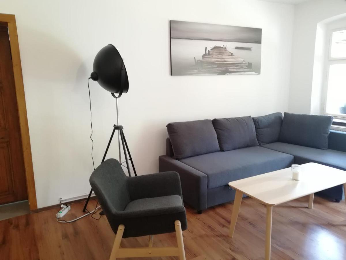 Kleine Galerie Apartment Fuer 3 Mit Kueche Kamin Netflix Parken Und Hofladen Steinhofel المظهر الخارجي الصورة